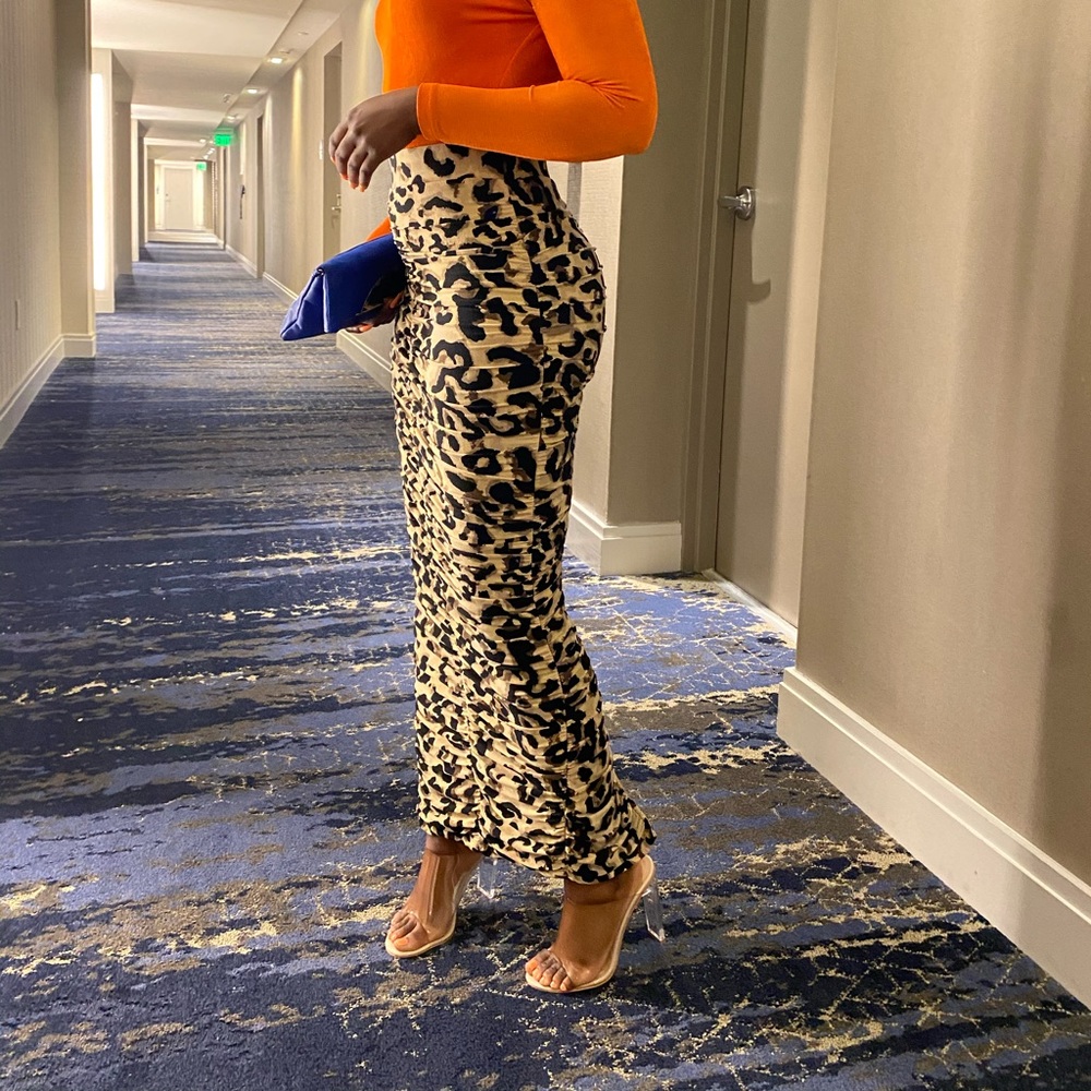 Cheetah printed FITTED skirt